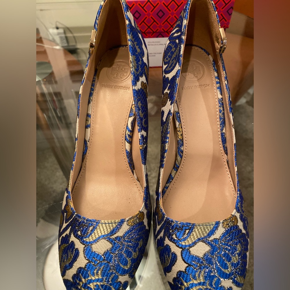 EUC Tory Burch Elizabeth round toe pump